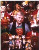 peter with puppets.jpg (125286 bytes)